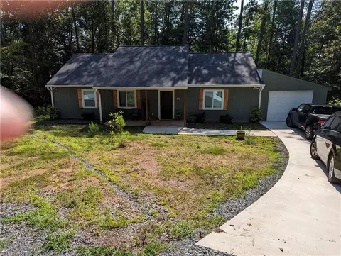 235 Ridge Rd NE, Walnut Cove, NC 27052