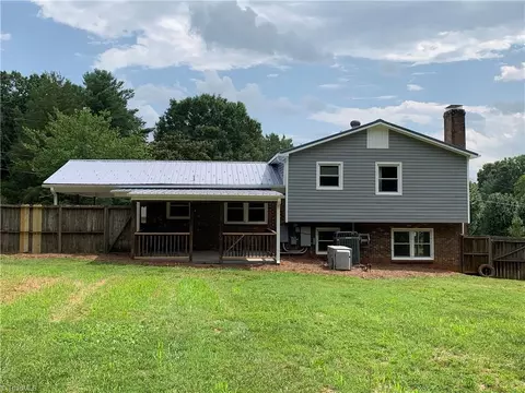 105 Laurel Ln, King, NC 27021 photo 2