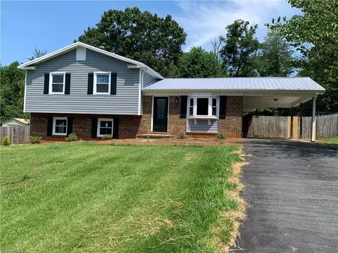 105 Laurel Ln, King, NC 27021