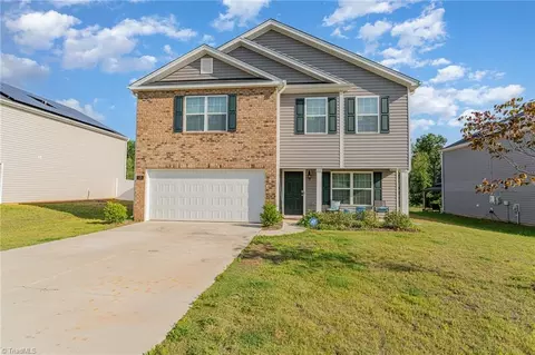 135 Sparrow Ln, Lexington, NC 27295