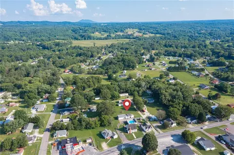 1464 E Pine St, Mount Airy, NC 27030 photo 33