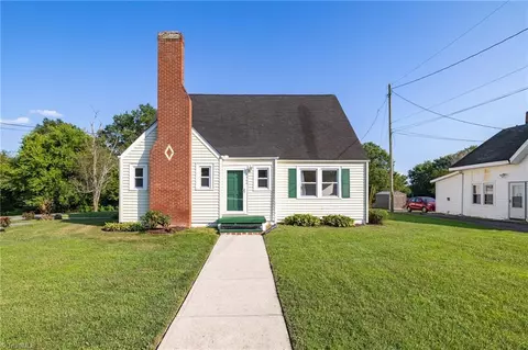 1464 E Pine St, Mount Airy, NC 27030 photo 2