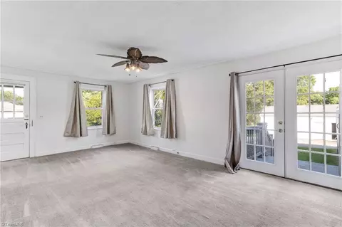 1464 E Pine St, Mount Airy, NC 27030 photo 7