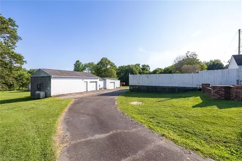 1464 E Pine St, Mount Airy, NC 27030 photo 25