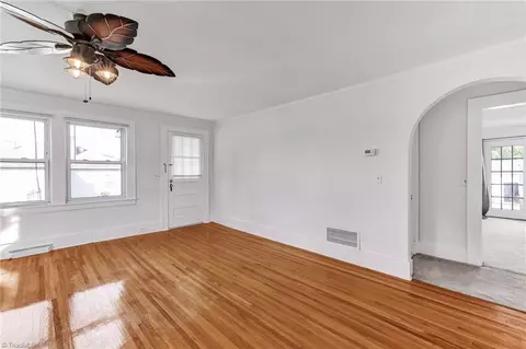 1464 E Pine St, Mount Airy, NC 27030 photo 4