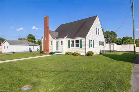 1464 E Pine St, Mount Airy, NC 27030 photo 3