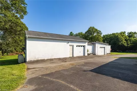 1464 E Pine St, Mount Airy, NC 27030 photo 28