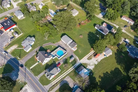1464 E Pine St, Mount Airy, NC 27030 photo 35