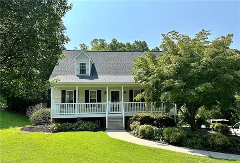 275 Twin Valley Dr, Clemmons, NC 27012