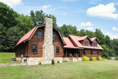 439 Old Farm Rd, Thomasville, NC 27360