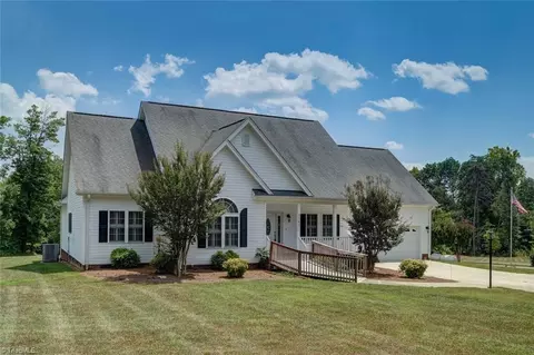 3041 Country Ln, Reidsville, NC 27320
