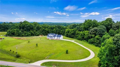 690 Williamsburg Rd, Olin, NC 28660 photo 40