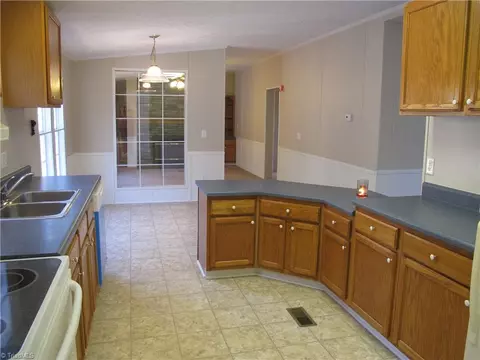 2177 Boiling Springs Rd, Purlear, NC 28665 photo 26