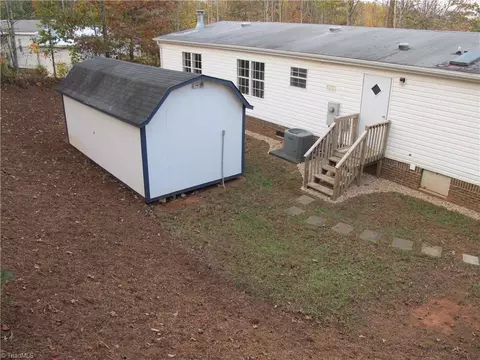 2177 Boiling Springs Rd, Purlear, NC 28665 photo 3