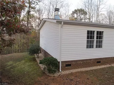 2177 Boiling Springs Rd, Purlear, NC 28665 photo 10