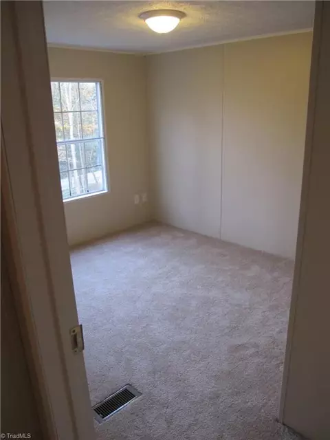 2177 Boiling Springs Rd, Purlear, NC 28665 photo 12