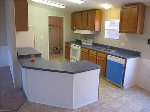 2177 Boiling Springs Rd, Purlear, NC 28665 photo 23