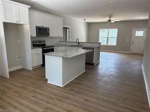 107 Hillcrest Dr, Spencer, NC 28159 photo 4