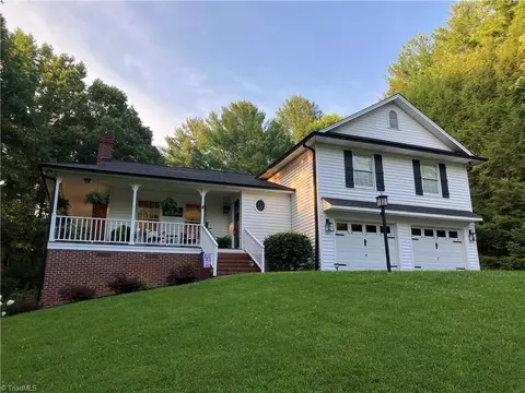 475 Cross Creek Dr, Mount Airy, NC 27030