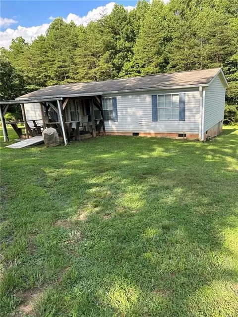 247 Oak Rd, Mayodan, NC 27027
