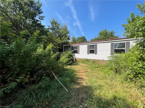 351 Deerchase Cir, Statesville, NC 28625