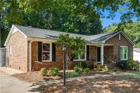 3901 Derbyshire Dr, Greensboro, NC 27410