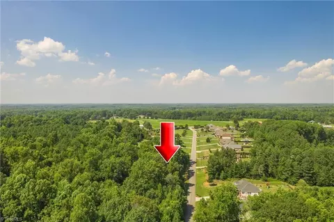 284 Kapstone Xing, Lexington, NC 27295