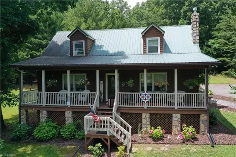 167 Woodcarver Ln, Mount Airy, NC 27030