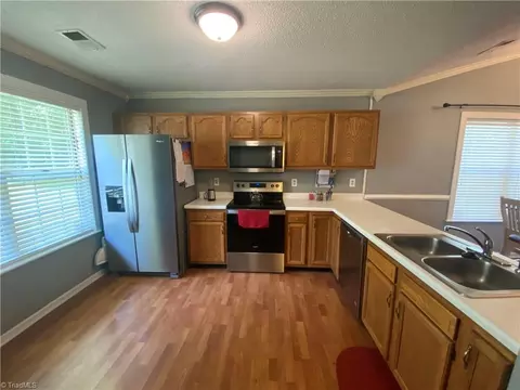406 Shadybrook Rd, High Point, NC 27265 photo 8