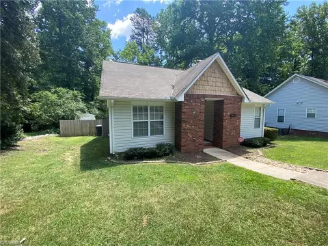 406 Shadybrook Rd, High Point, NC 27265 photo 2