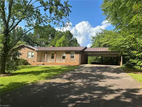 106 Pleasantview Dr, King, NC 27021