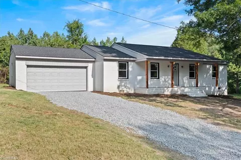 5624 Rockford Dr, Trinity, NC 27370 photo 2
