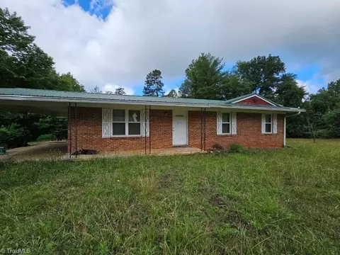 4672 Badgett Sisters Pkwy, Yanceyville, NC 27379