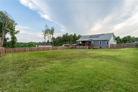 5740 Oak Knoll Dr, Trinity, NC 27370 photo 3