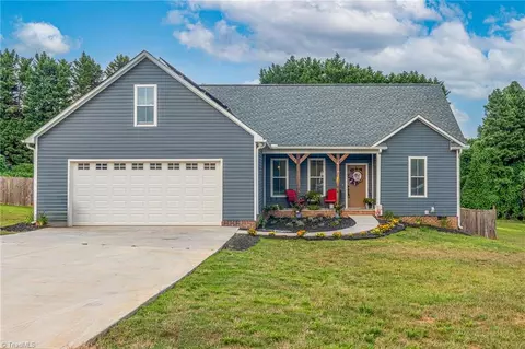 5740 Oak Knoll Dr, Trinity, NC 27370