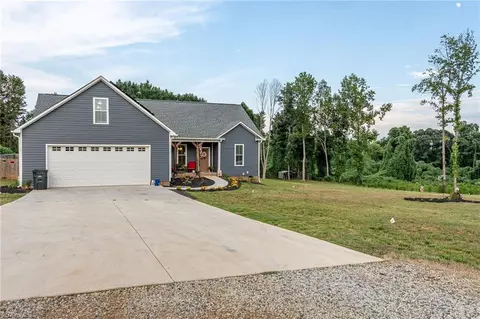 5740 Oak Knoll Dr, Trinity, NC 27370 photo 5