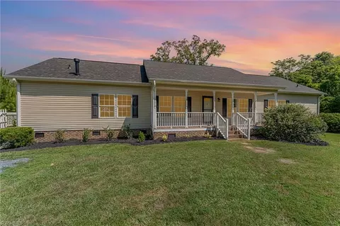 6897 Royal Ridge Rd, Ramseur, NC 27316