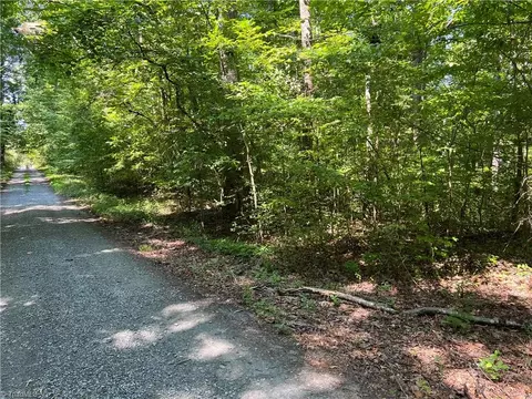 4901 B Montford Rd, Pfafftown, NC 27040