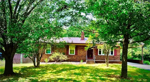 466 Denton Rd, Denton, NC 27239