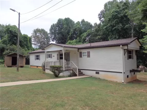 2940 Woodale Ct, Thomasville, NC 27360