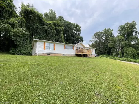 4431 Rockford Rd, Boonville, NC 27011