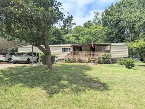 7358 Reddy Foxx Ln, Thomasville, NC 27360