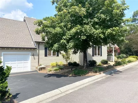 125 Linden Pl, Bermuda Run, NC 27006