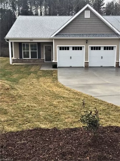 234 S Boyles St, Pilot Mountain, NC 27041