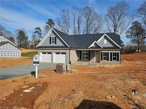 158 Vine Ridge Dr, Winston Salem, NC 27127