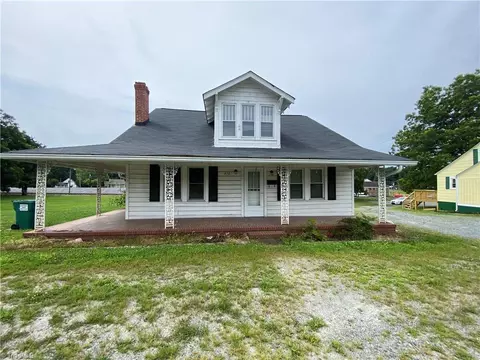 418 E King St, King, NC 27021 photo 1