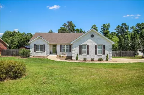 5190 Huff Ct, Randleman, NC 27317