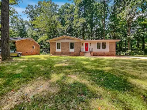 1906 Burgenfield Dr, Greensboro, NC 27407