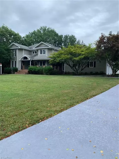438 Old Farm Rd, Thomasville, NC 27360