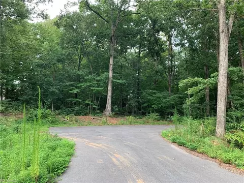 130 Magnolia Ln, King, NC 27021